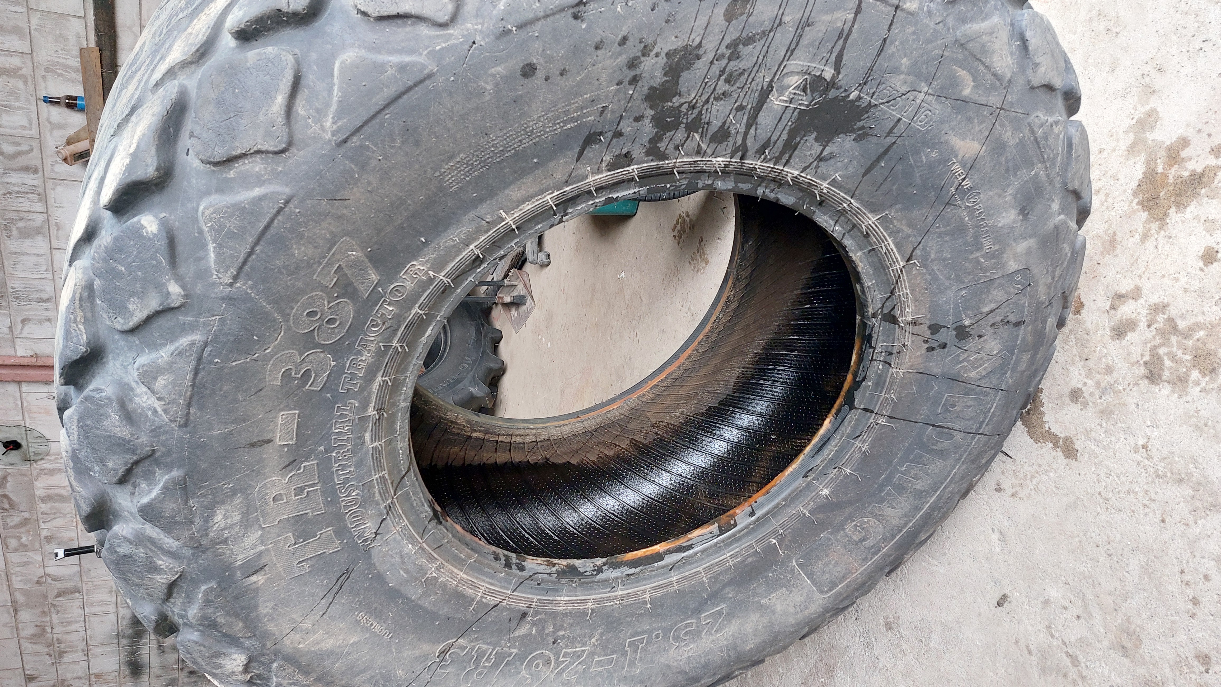 Tyre Image 2