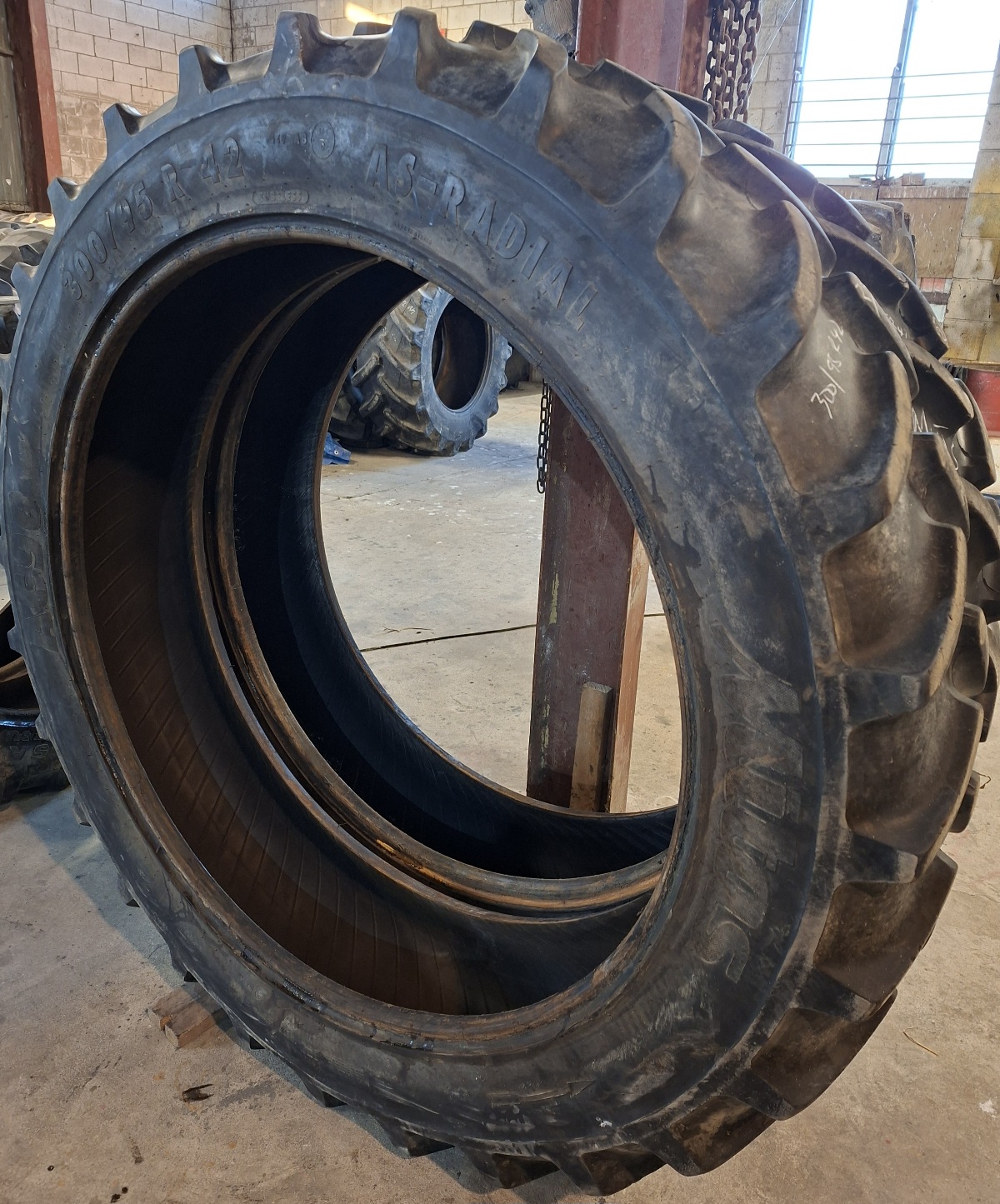 Tyre Image 2