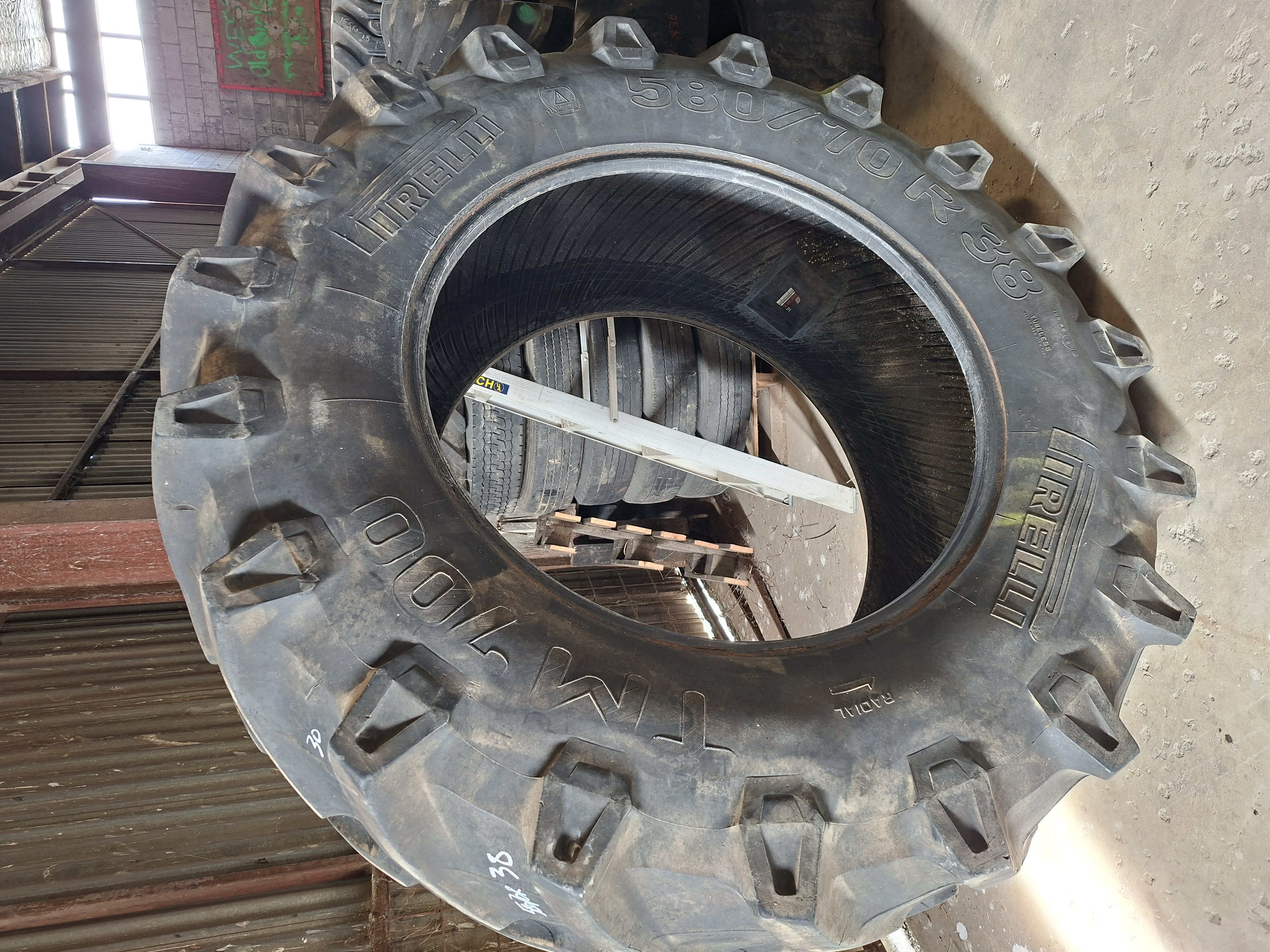 Tyre Image 4