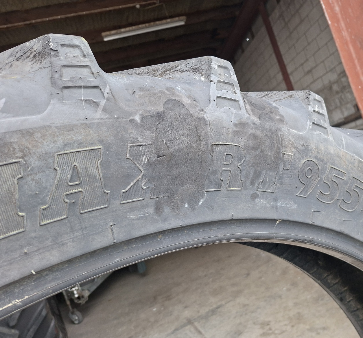 Tyre Image 4
